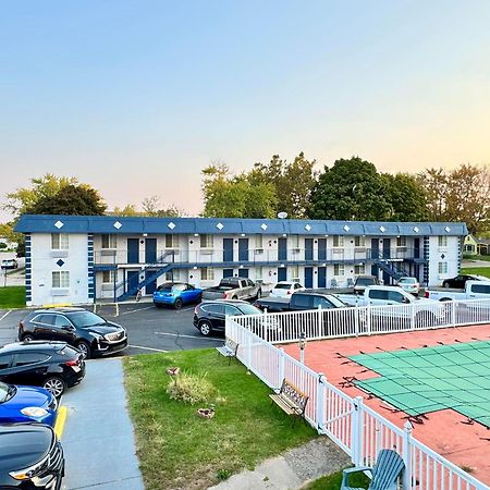 Rodeway Inn Saint Joseph Exterior photo